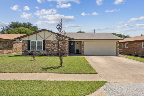 5912 Hickoryhill Rd, Watauga, TX, 76148-1668 | Card Image