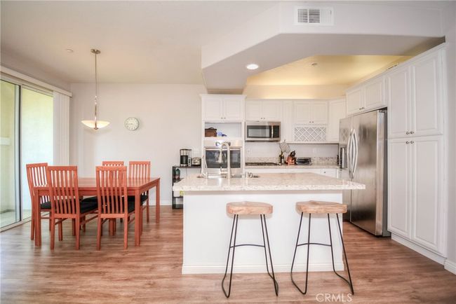 803 Maplewood, Condo with 2 bedrooms, 3 bathrooms and 2 parking in Irvine CA | Image 7