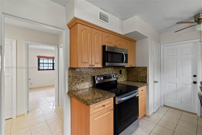 270 W 15 Th St, House other with 3 bedrooms, 1 bathrooms and null parking in Hialeah FL | Image 15