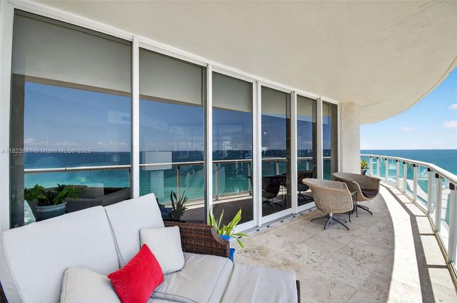 APT-1401 - 18671 Collins Ave, Condo with 3 bedrooms, 4 bathrooms and null parking in Sunny Isles Beach FL | Image 44