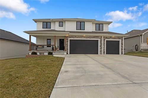 601 Meadowood Dr, Grain Valley, MO, 64029 | Card Image