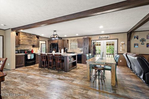 325 Crowder Creek Rd, Carthage, MS, 39051-6301 | Card Image