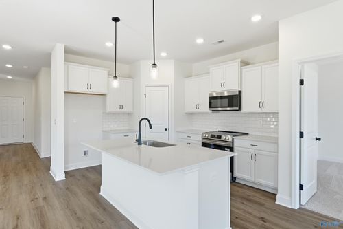 101 River Pointe Dr, New Market, AL, 35761-7777 | Card Image