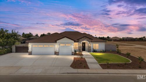 205 Goertzen Ave, Shafter, CA, 93263-3175 | Card Image