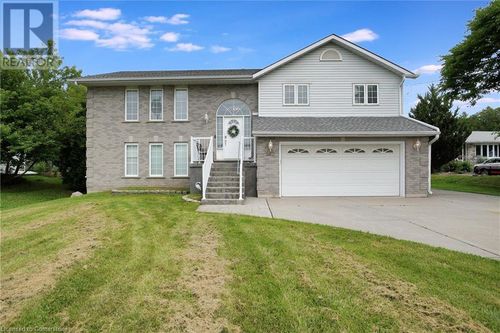 582 Myers Rd, Cambridge, ON, N1R5S2 | Card Image