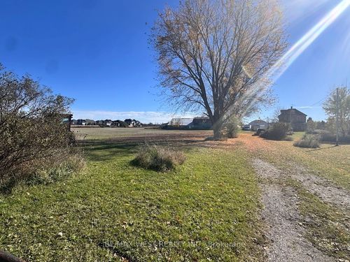 211 Queen St W, Elmvale, ON, L0L1P0 | Card Image