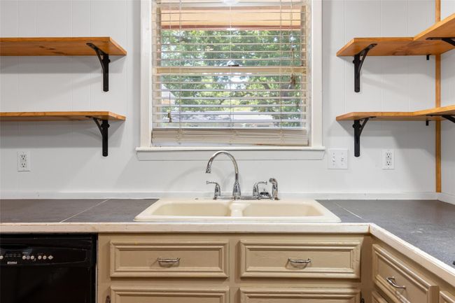 406 Chumney Dr, House other with 3 bedrooms, 2 bathrooms and null parking in Teague TX | Image 5