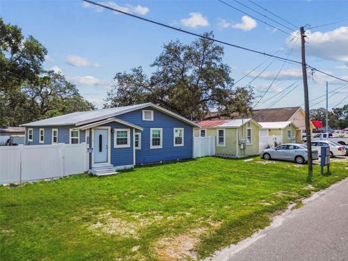 8413 N Hamner Ave, TAMPA, FL, 33604-1283 | Card Image