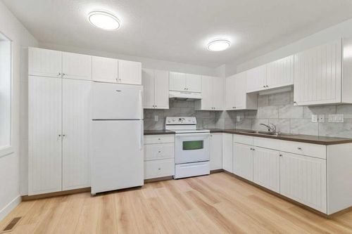 5016 44 Street, Sylvan Lake, AB, T4S1C4 | Card Image