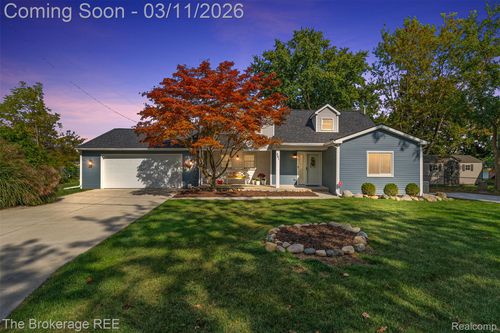 241 Reymont Rd, Waterford, MI, 48327-2863 | Card Image