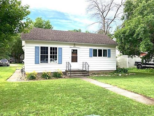 208 W Dow St, Greene, IA, 50636-9400 | Card Image