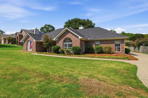 5 Cove Dr, Maumelle, AR, 72113-6380 | Card Image