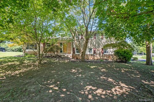 4516 Kevin Ct, West Bloomfield, MI, 48322-1605 | Card Image