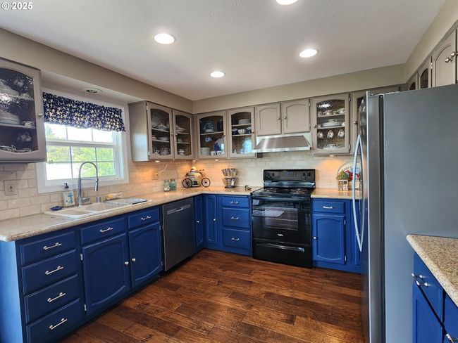 Kitchen-Oven | Image 10