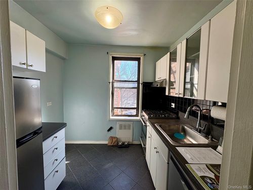 apt-4a-22424 Union Tpke, Oakland Gardens, NY, 11364-3612 | Card Image