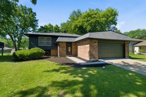 34 Berkshire Dr, Wheeling, IL, 60090-3937 | Card Image