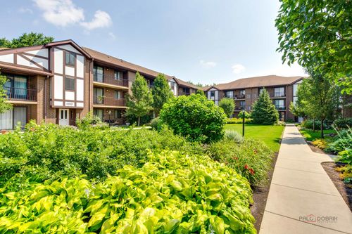 apt-403-915 N York St, Elmhurst, IL, 60126-1254 | Card Image
