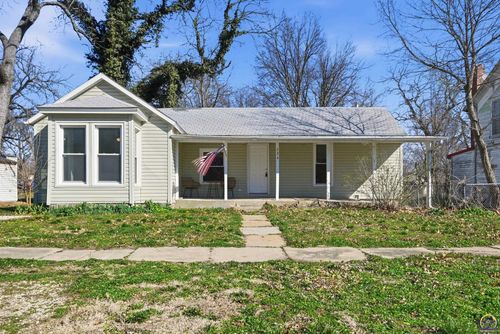 724 Ellinwood St, Osage City, KS, 66523-1228 | Card Image