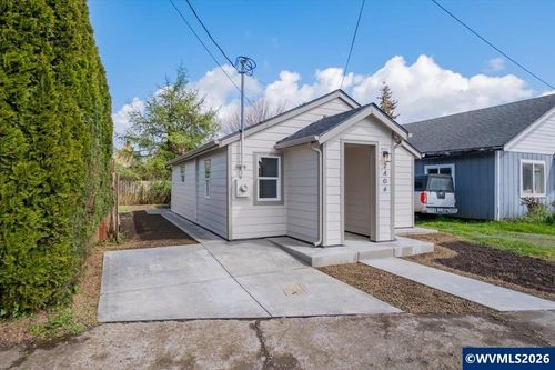2404 10th St, Tillamook, OR, 97141-4019 | Card Image
