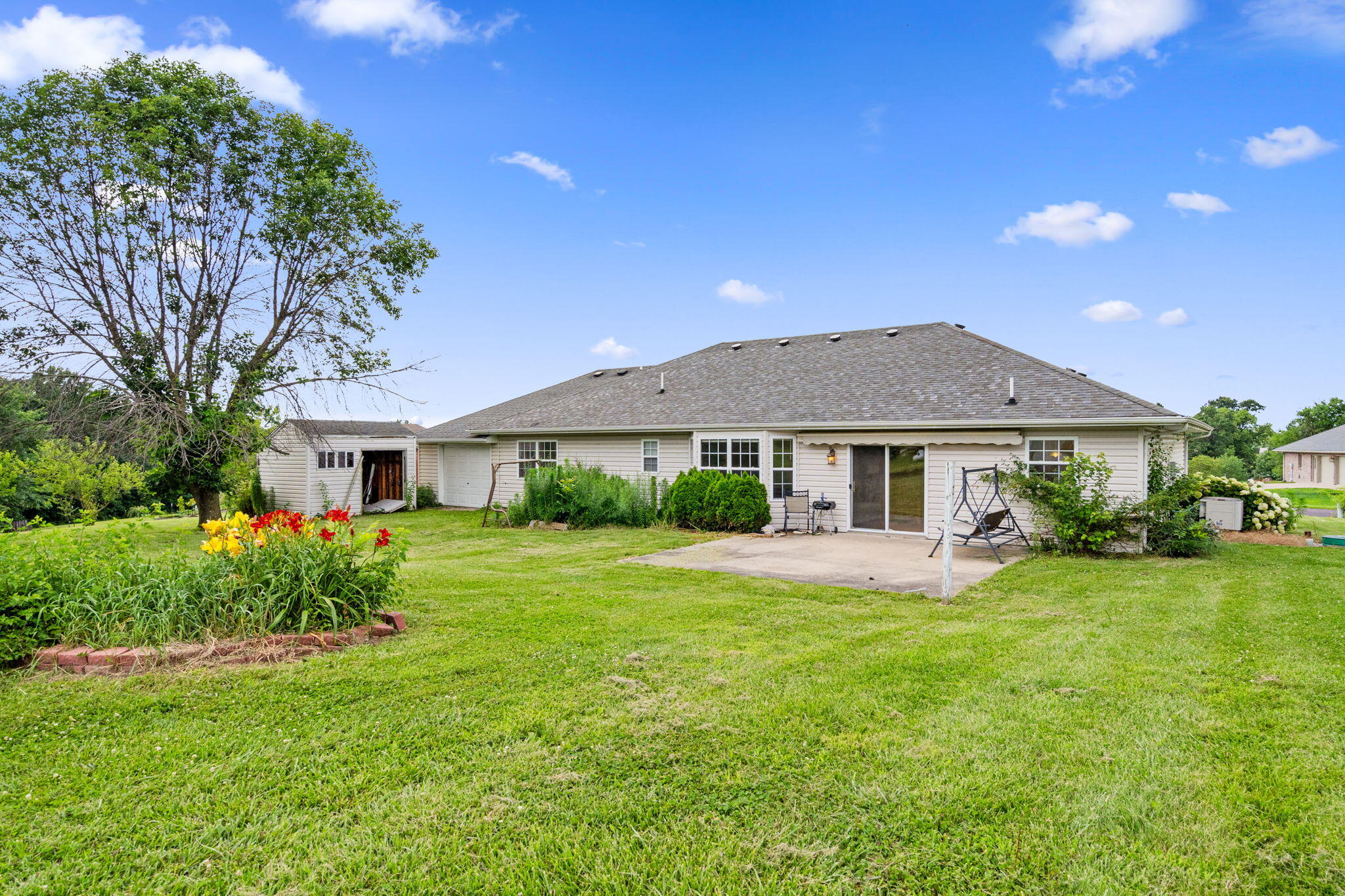 Residential in BOONVILLE 4