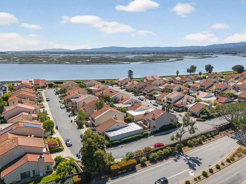 31 Barcelona Cir, Redwood City, CA, 94065-1318 | Card Image