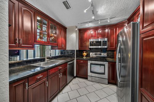 806-3068 S Oakland Forest Dr, Oakland Park, FL, 33309-5632 | Card Image
