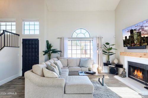 3207 E Wescott Dr, Phoenix, AZ, 85050-2651 | Card Image