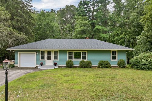 104 Kensington Rd, Hampton Falls, NH, 03844-2209 | Card Image
