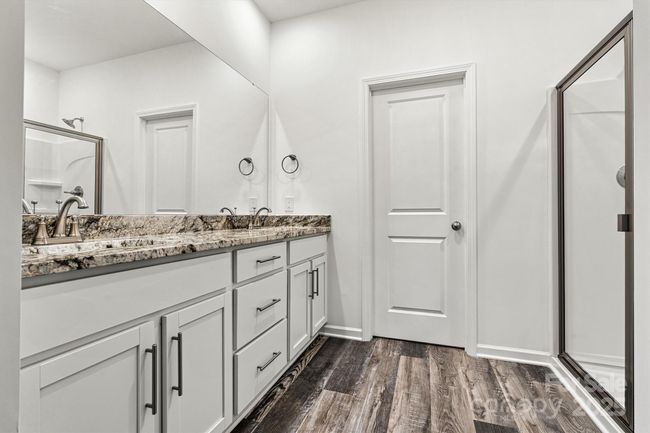 Primary dual vanity | Image 33