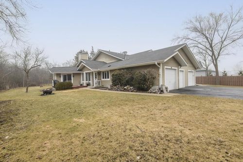 9882-9880 W Puetz Road, Franklin, WI, 53132 | Card Image