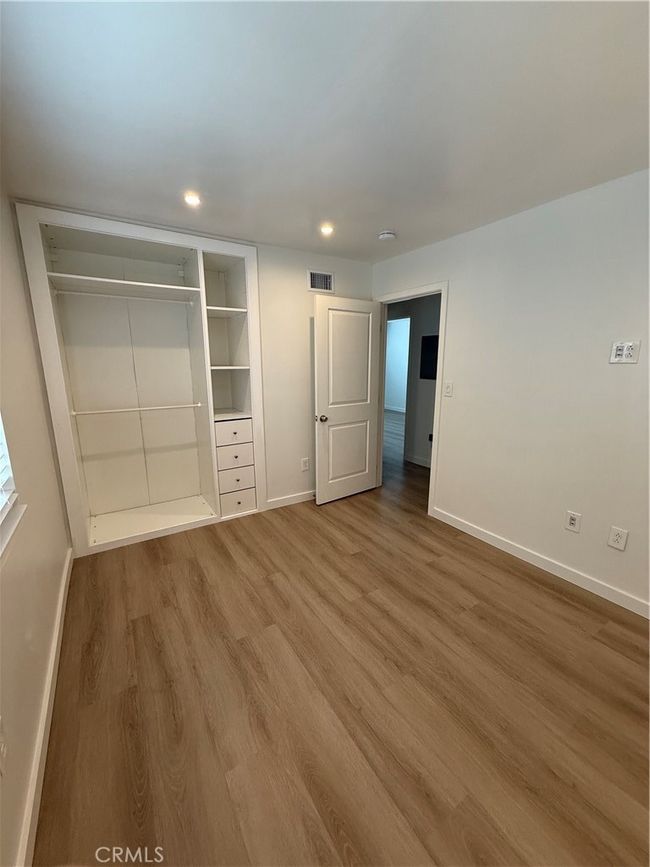 1109 E 1 St St, Condo with 3 bedrooms, 2 bathrooms and 2 parking in Tustin CA | Image 11