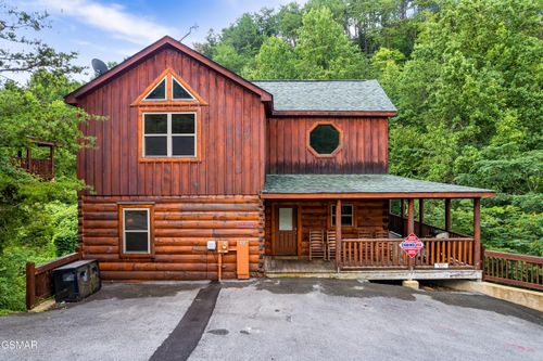 1924 Bear Creek Falls Way, Sevierville, TN, 37876-2916 | Card Image