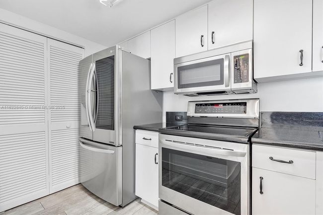 APT-1101 - 1830 S Ocean Dr, Condo with 3 bedrooms, 3 bathrooms and null parking in Hallandale Beach FL | Image 12