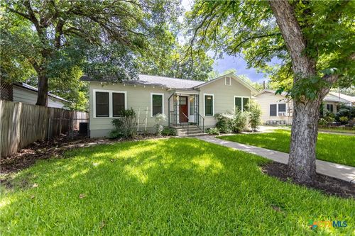 465 S Guenther Ave, New Braunfels, TX, 78130-5640 | Card Image