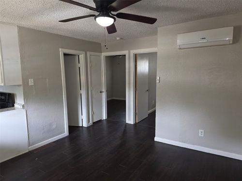 202-3910 Polly St, Dallas, TX, 75210-2946 | Card Image