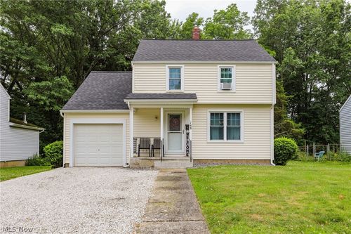 748 Cedar Ave, Ravenna, OH, 44266-2415 | Card Image