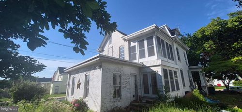 102 E 3rd St, WAYNESBORO, PA, 17268-1607 | Card Image