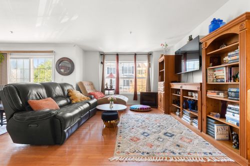 6 Elco Ct, Bayonne, NJ, 07002-1283 | Card Image