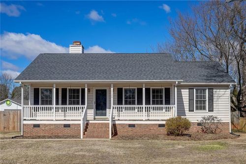1120 S Woodleigh Cir, Reidsville, NC, 27320-4412 | Card Image