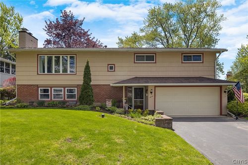 7 Lark Path, Liverpool, NY, 13090-2923 | Card Image