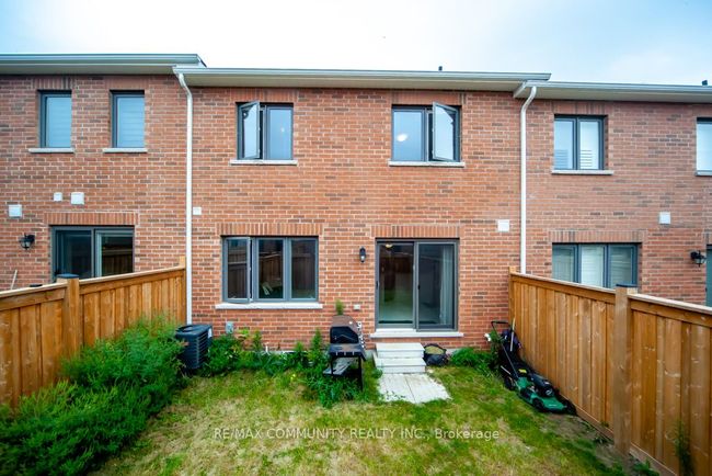 6 Westfield Dr, House attached with 3 bedrooms, 3 bathrooms and 1 parking in Whitby ON | Image 40