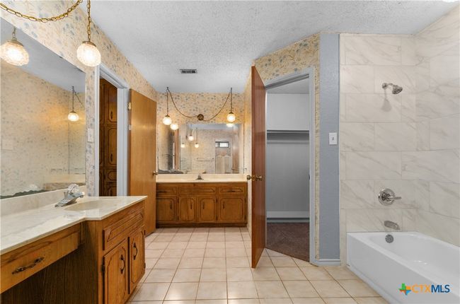 Primary Bathroom | Image 21