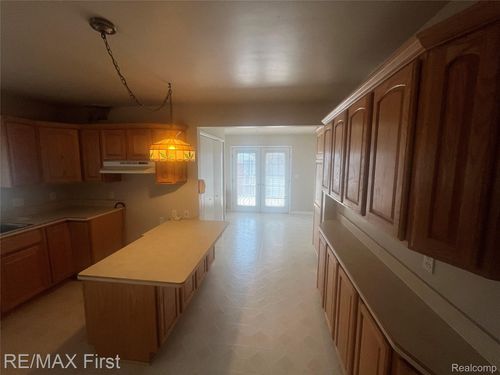 20512 Lawndale St, Saint Clair Shores, MI, 48080-1080 | Card Image