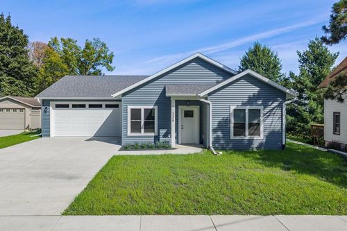 236 W 2nd St, REEDSBURG, WI, 53959-1520 | Card Image