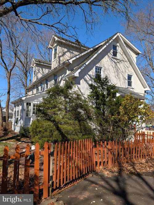 4 New Amwell Rd, HILLSBOROUGH, NJ, 08844-5007 | Card Image