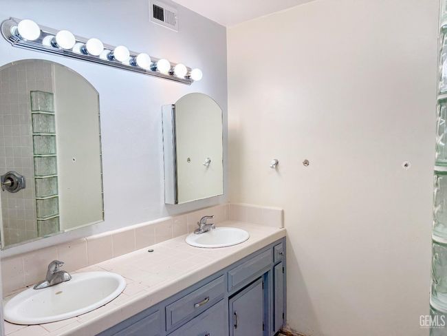 297 Pine St, House other with 3 bedrooms, 3 bathrooms and null parking in Shafter CA | Image 23