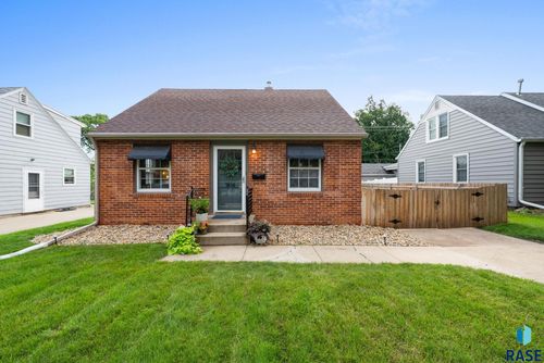 1814 S 7th Ave, Sioux Falls, SD, 57105-3130 | Card Image