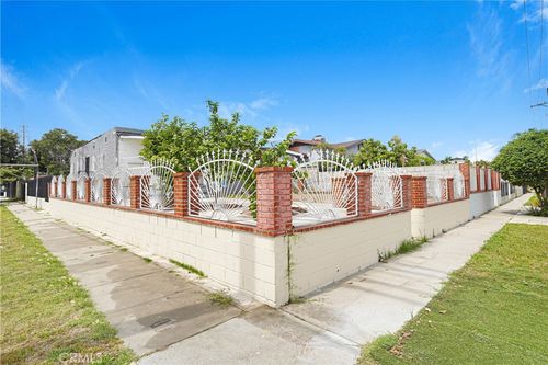 9027 Menlo, Los Angeles, CA, 90044 | Card Image