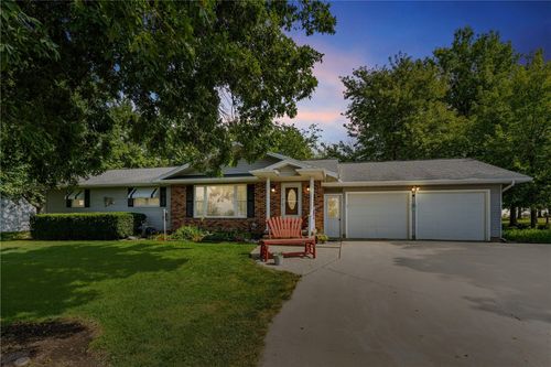 5758 20th Avenue Dr, Vinton, IA, 52349-9415 | Card Image