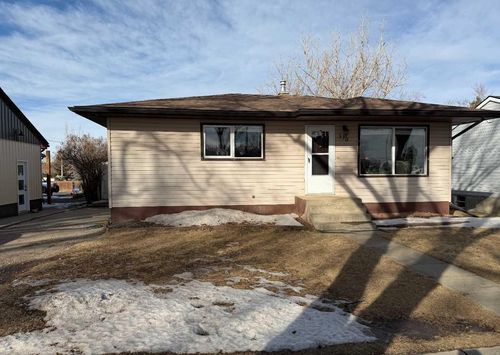 330 3 Ave E, Bow Island, AB, T0K0G0 | Card Image